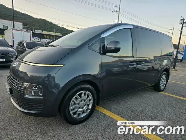 Hyundai Staria 2023 — Photo 17/20