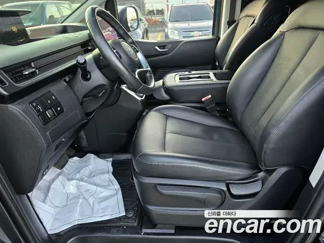 Hyundai Staria 2023 — Photo 9/20