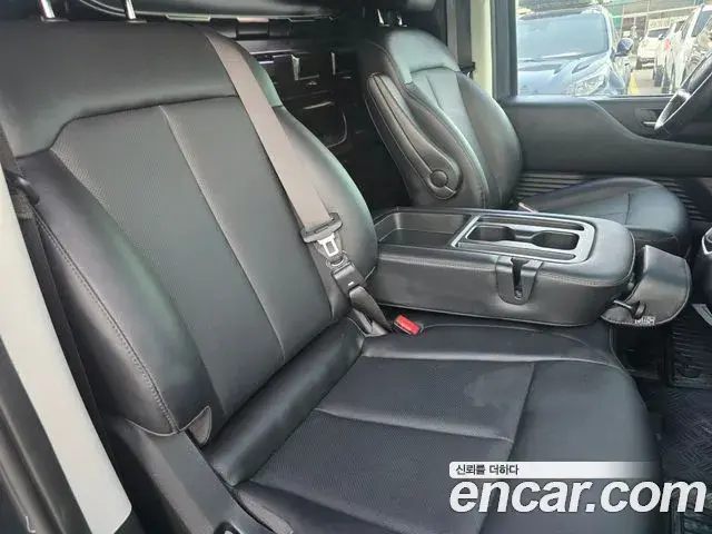 Hyundai Staria 2023 — Photo 5/20