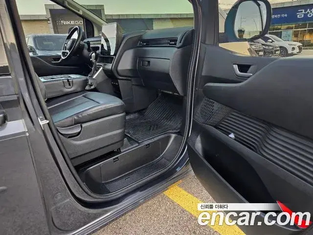 Hyundai Staria 2023 — Photo 18/20