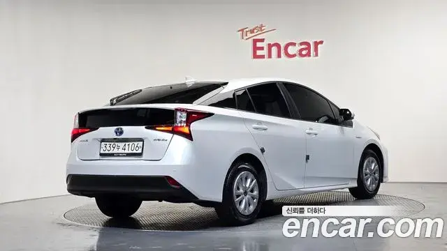 Toyota Prius 2021 — Şəkil 7/30