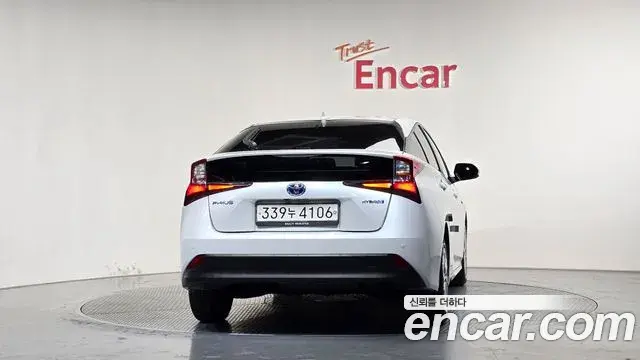 Toyota Prius 2021 — Şəkil 14/30