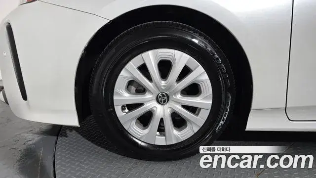 Toyota Prius 2021 — Şəkil 29/30