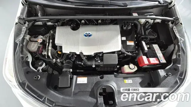 Toyota Prius 2021 — Şəkil 8/30