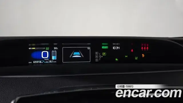 Toyota Prius 2021 — Şəkil 10/30