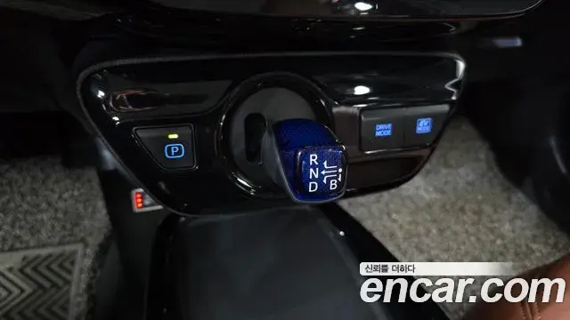 Toyota Prius 2021 — Şəkil 16/30