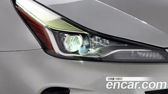 Toyota Prius 2021 — Şəkil 12/30