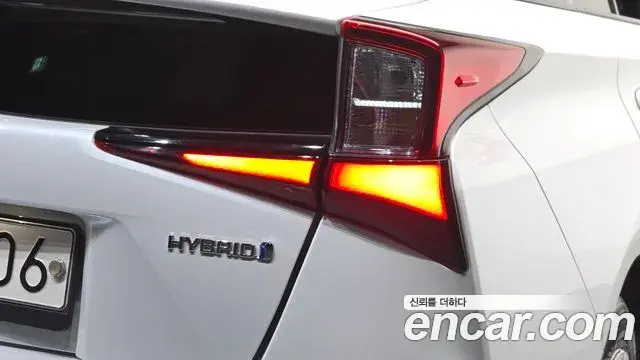 Toyota Prius 2021 — Şəkil 30/30