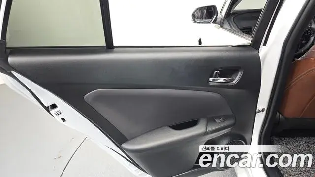Toyota Prius 2021 — Şəkil 15/30