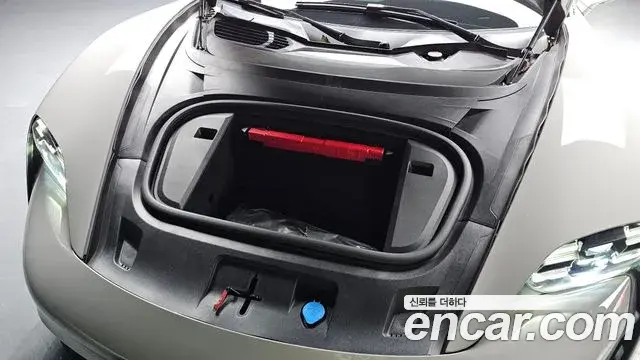 Porsche Taycan 2023 — ფოტო 4/20