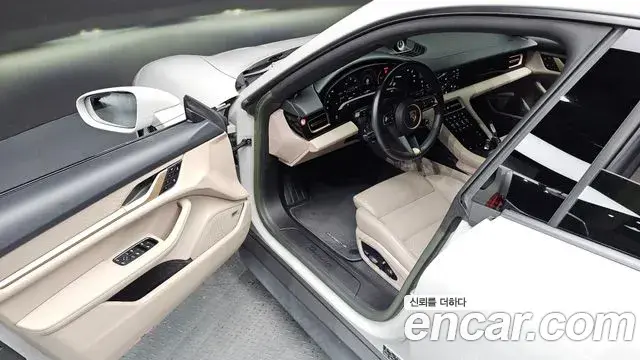 Porsche Taycan 2023 — ფოტო 13/20
