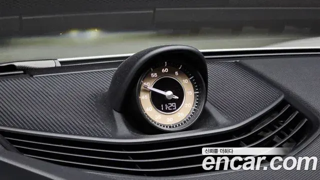 Porsche Taycan 2023 — ფოტო 14/20