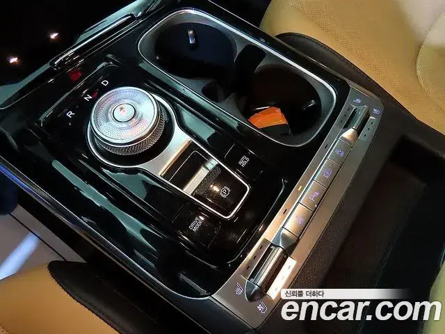 Kia Carnival 2020 — Фото 12/20