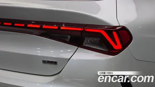 Kia K5 2020 — Şəkil 16/38