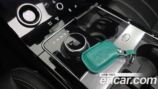 Land Rover Range Rover Velar 2019 — Photo 17/38