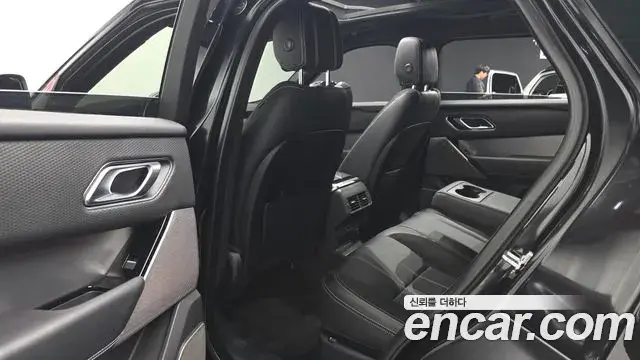 Land Rover Range Rover Velar 2019 — Photo 18/38