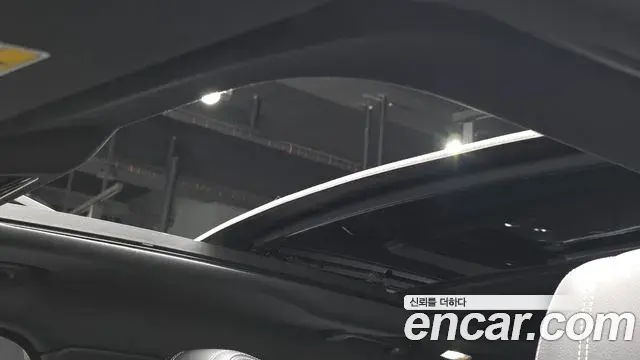 Land Rover Range Rover Velar 2019 — Photo 9/38