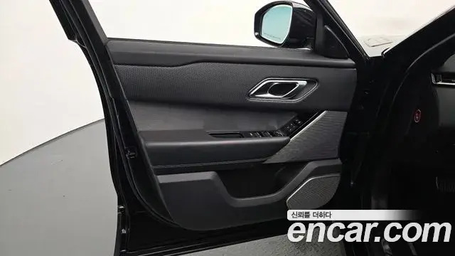 Land Rover Range Rover Velar 2019 — Photo 30/38