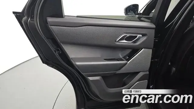 Land Rover Range Rover Velar 2019 — Photo 12/38