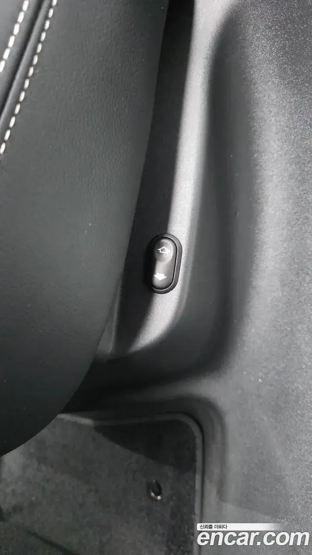 Land Rover Range Rover Velar 2019 — Photo 7/38