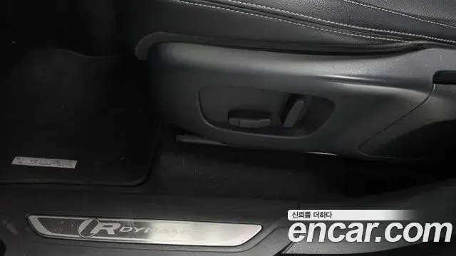 Land Rover Range Rover Velar 2019 — Photo 2/38