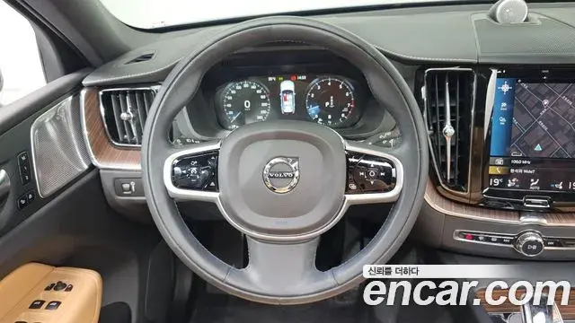 Volvo XC60 2021 — Фото 12/20