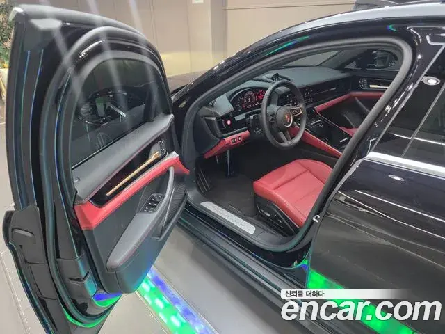 Porsche Panamera 2024 — ფოტო 11/20