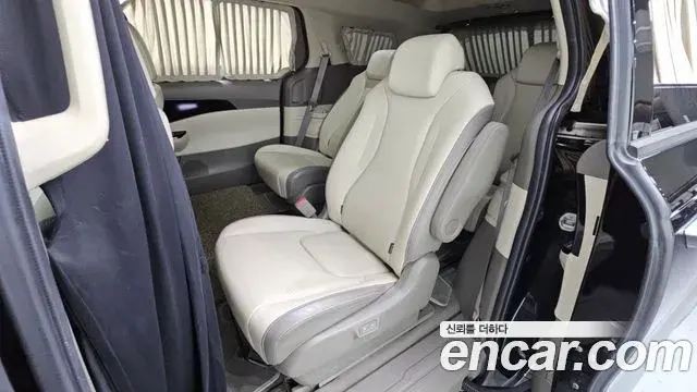 Kia Carnival 2021 — Фото 12/20