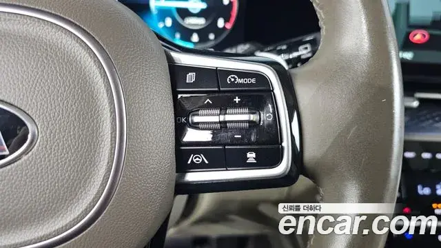 Kia Carnival 2021 — Фото 18/20