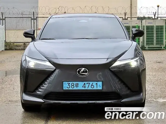 Lexus RZ450e 2023 — Photo 2/20