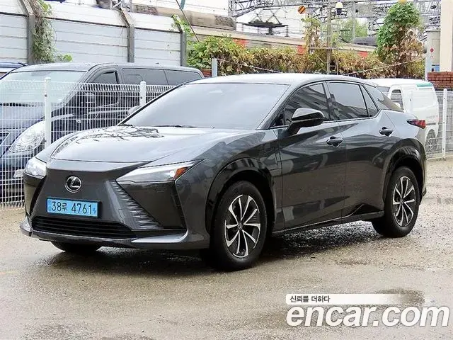 Lexus RZ450e 2023 — Photo 18/20