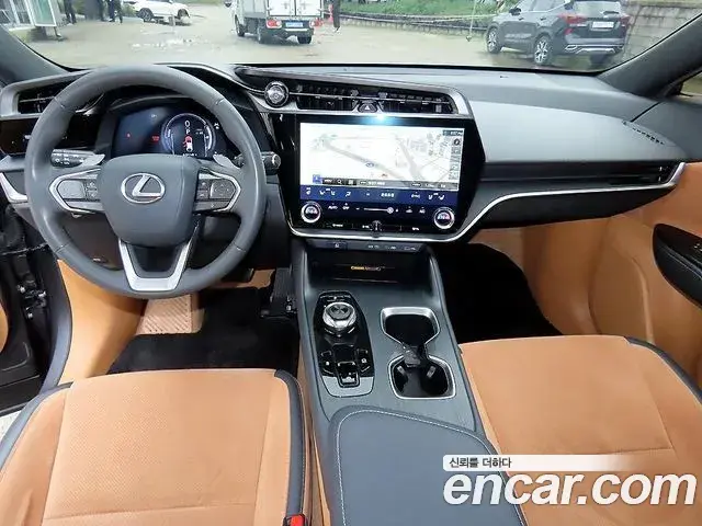 Lexus RZ450e 2023 — Photo 3/20
