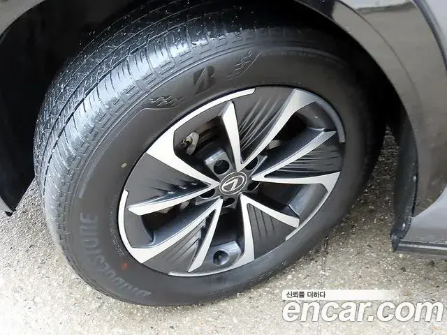 Lexus RZ450e 2023 — Photo 7/20