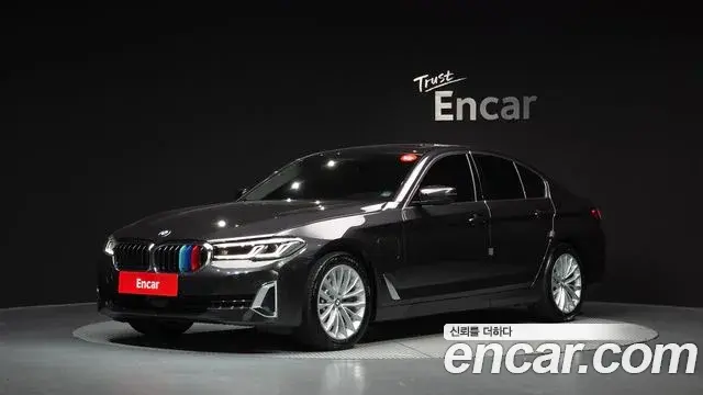 BMW 5 Series 2020 — ფოტო 1/20