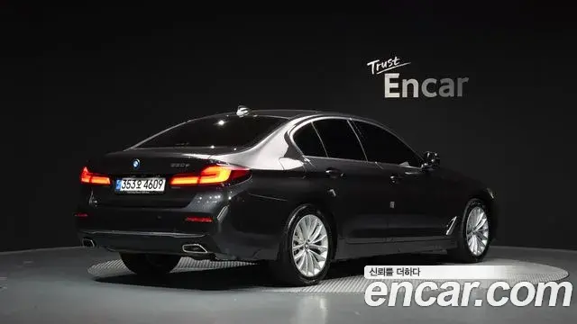 BMW 5 Series 2020 — ფოტო 2/20