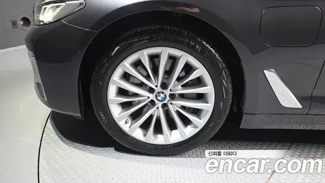 BMW 5 Series 2020 — ფოტო 5/20