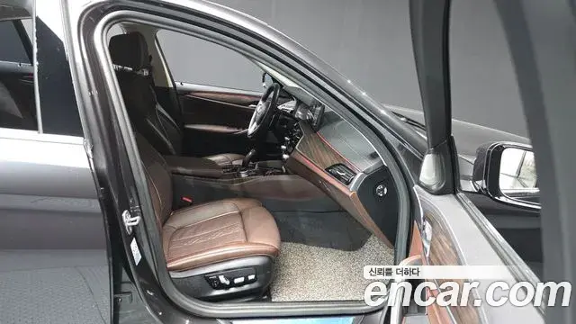 BMW 5 Series 2020 — ფოტო 11/20