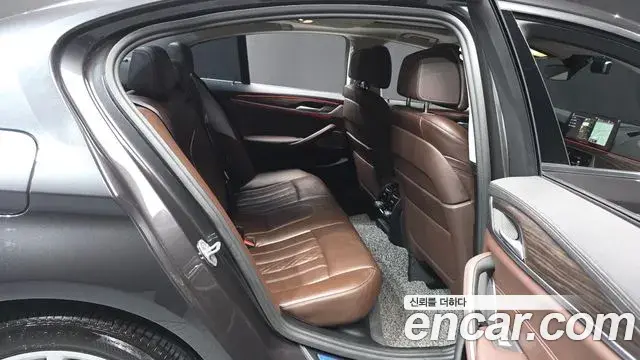 BMW 5 Series 2020 — ფოტო 12/20