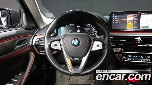 BMW 5 Series 2020 — ფოტო 13/20
