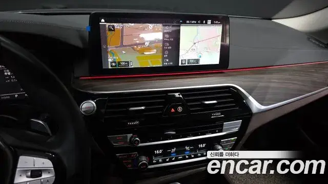 BMW 5 Series 2020 — ფოტო 14/20