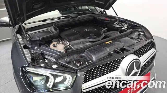 Mercedes-Benz GLE-Class 2019 — Photo 6/20
