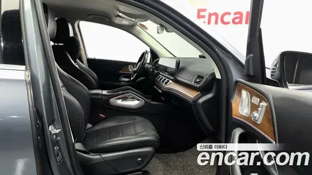 Mercedes-Benz GLE-Class 2019 — Photo 11/20