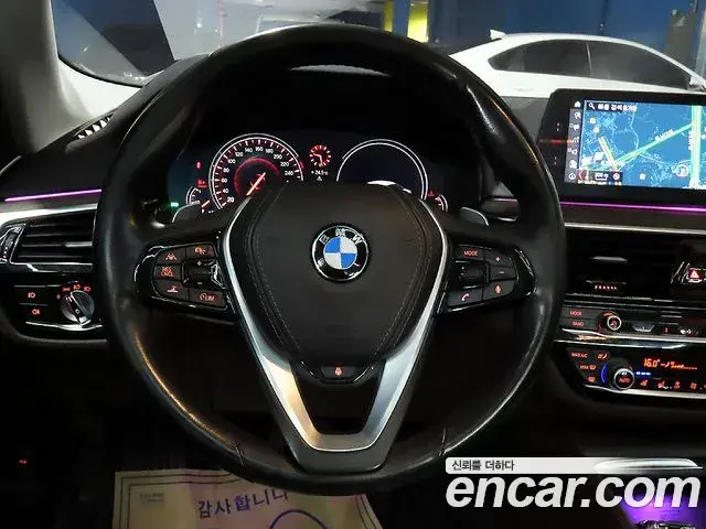 BMW 5 Series 2018 — Фото 13/20