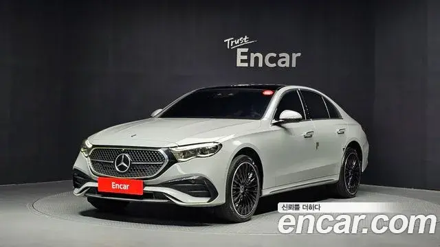 Mercedes-Benz E-Class 2024 — Photo 1/20