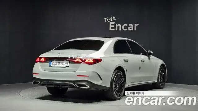 Mercedes-Benz E-Class 2024 — Photo 2/20