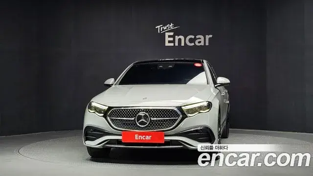 Mercedes-Benz E-Class 2024 — Photo 3/20