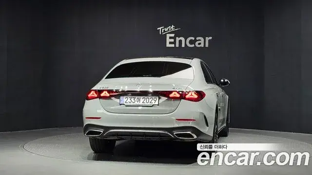 Mercedes-Benz E-Class 2024 — Photo 4/20