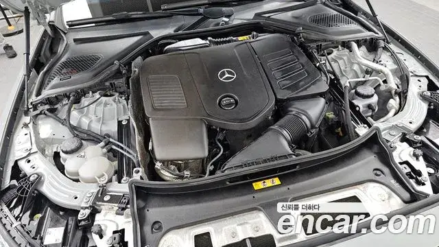 Mercedes-Benz E-Class 2024 — Photo 6/20