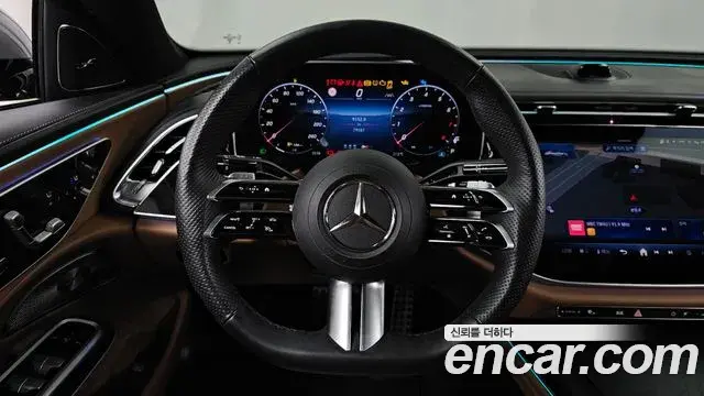 Mercedes-Benz E-Class 2024 — Photo 13/20