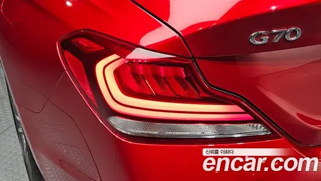 Genesis G70 2018 — Photo 14/39